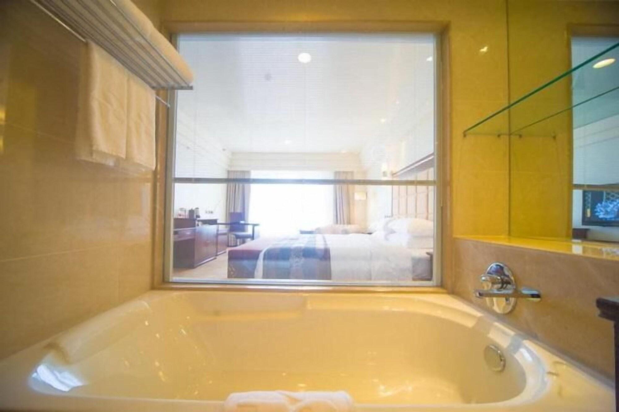 מלון Ramada Chengdu North מראה חיצוני תמונה