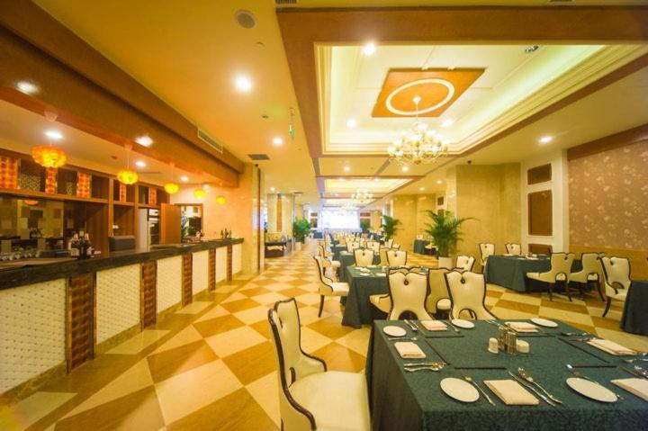 מלון Ramada Chengdu North מראה חיצוני תמונה