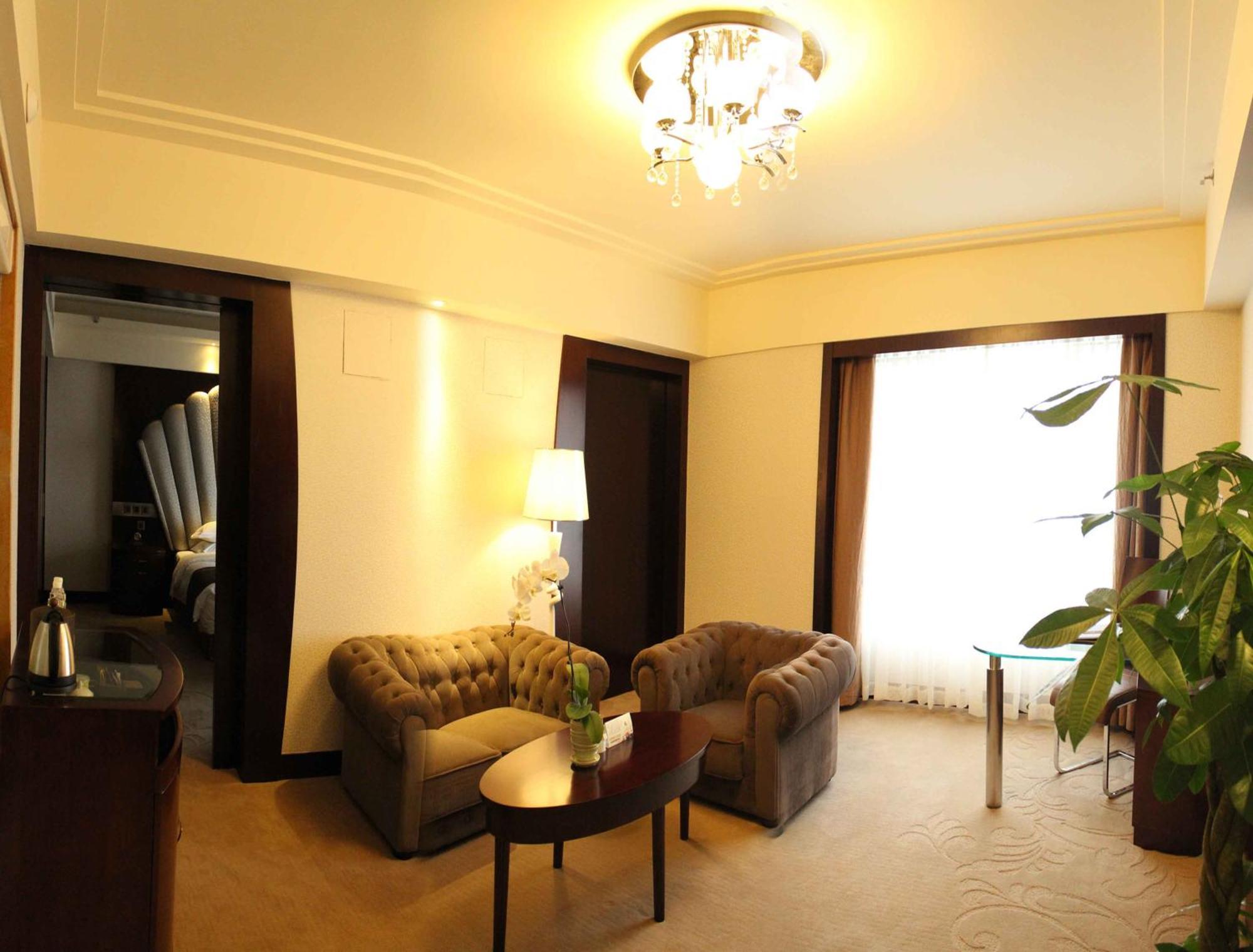 מלון Ramada Chengdu North מראה חיצוני תמונה